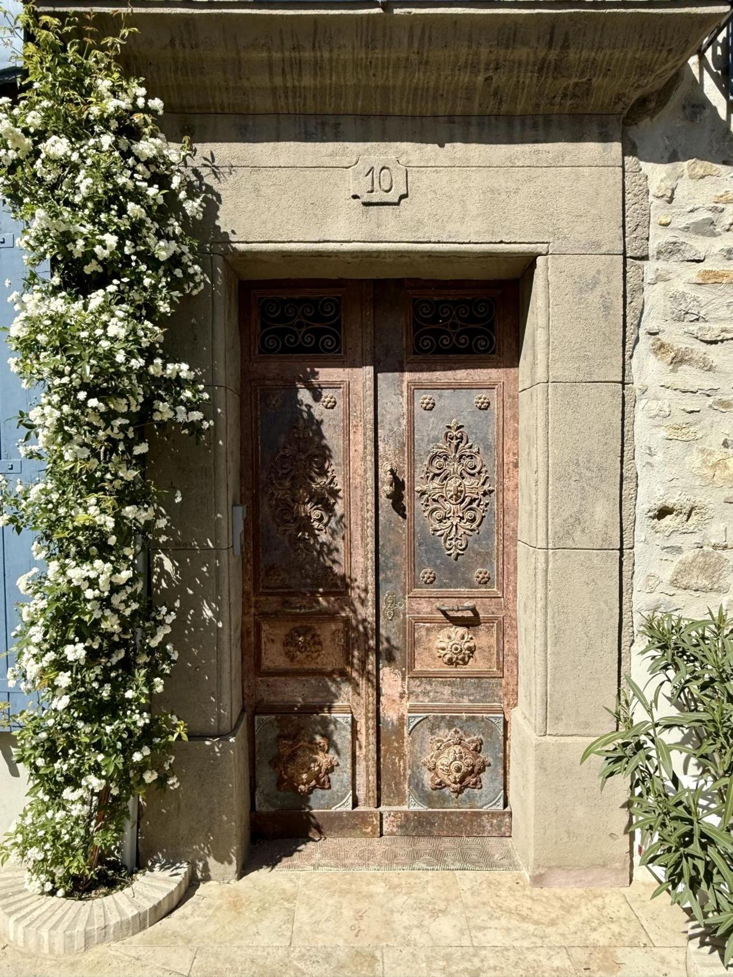 L'Oiseau Bleu Rollier Bed and Breakfast Roubia Εξωτερικό φωτογραφία